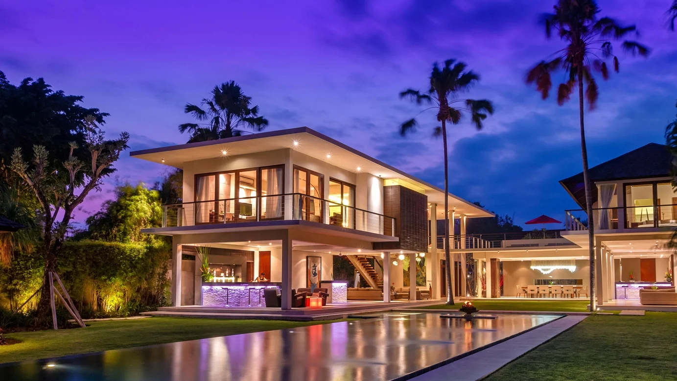 Party-Ready 5BR Villa w/ Pool, DJ Booth & Rooftop Lounge in Berawa – BVI2133