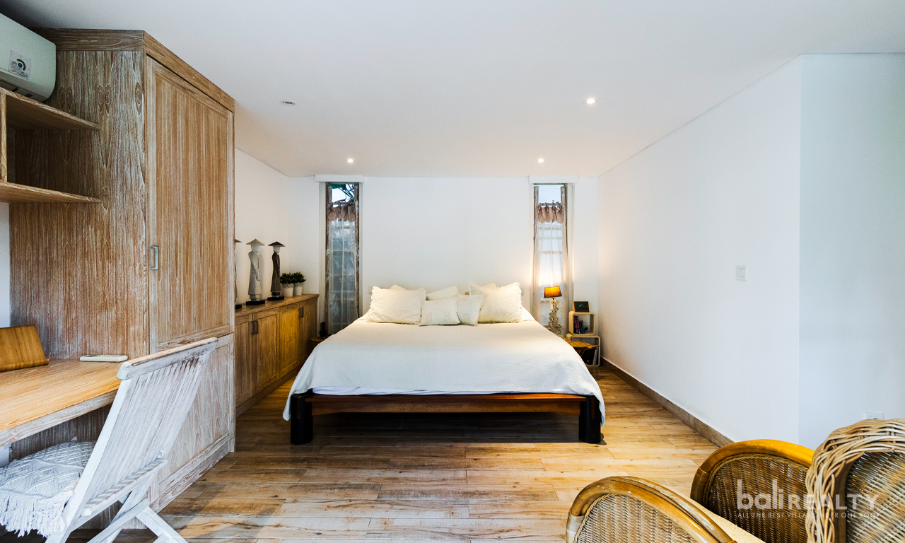 Prime Pererenan Location: Modern Four-Bedroom Villa with Jacuzzi and Rooftop, just a Short Walk to the Beach 2964 — image 11