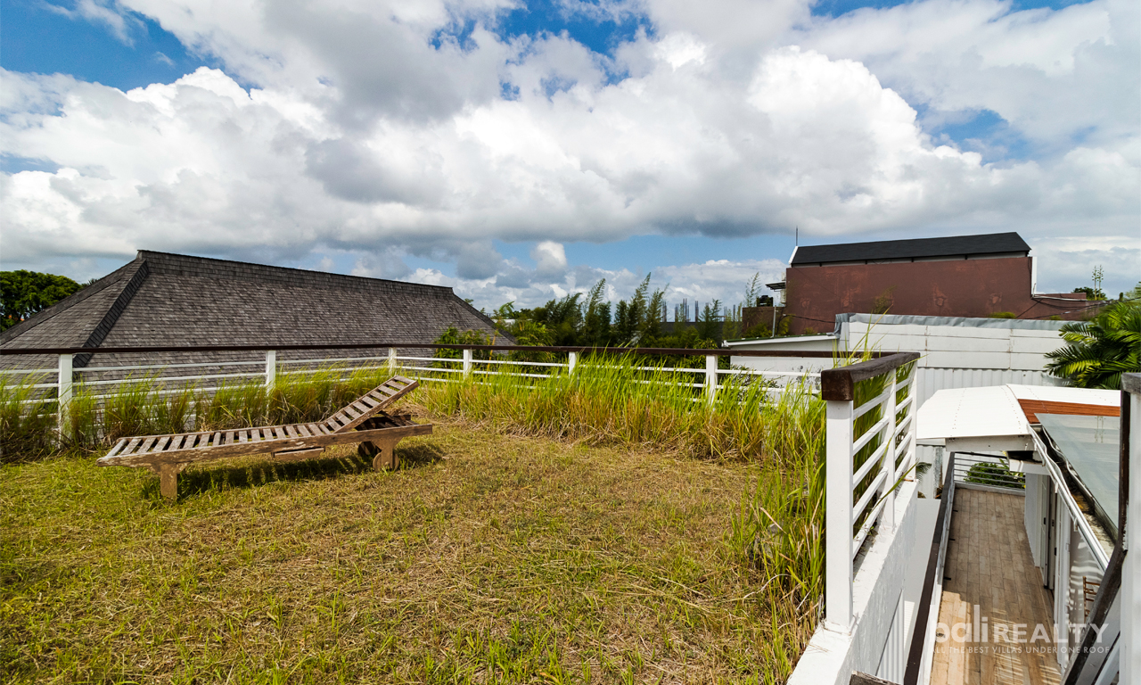 Prime Pererenan Location: Modern Four-Bedroom Villa with Jacuzzi and Rooftop, just a Short Walk to the Beach 2964 — image 14