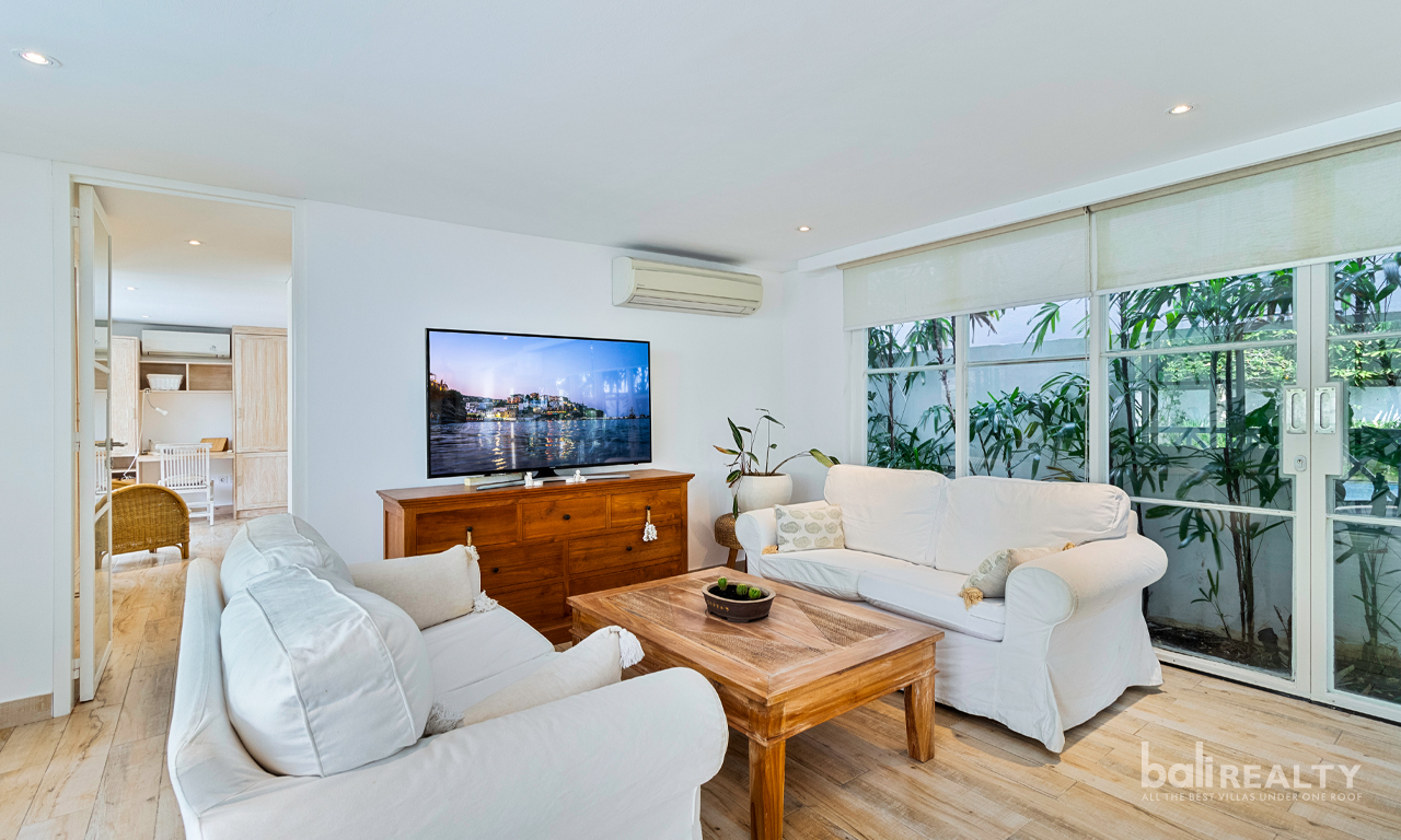 Prime Pererenan Location: Modern Four-Bedroom Villa with Jacuzzi and Rooftop, just a Short Walk to the Beach 2964 — image 5