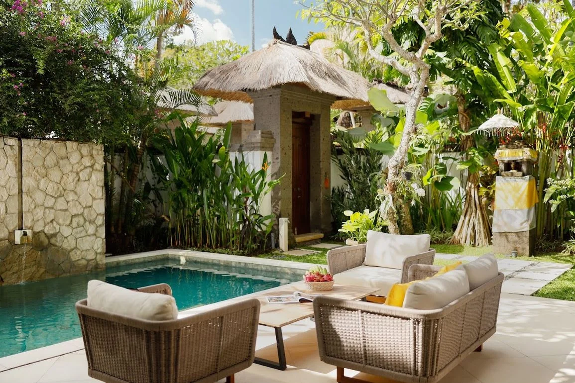 Tropical 3-Bedroom Villa with Private Pool Near Jimbaran Beach — image 4