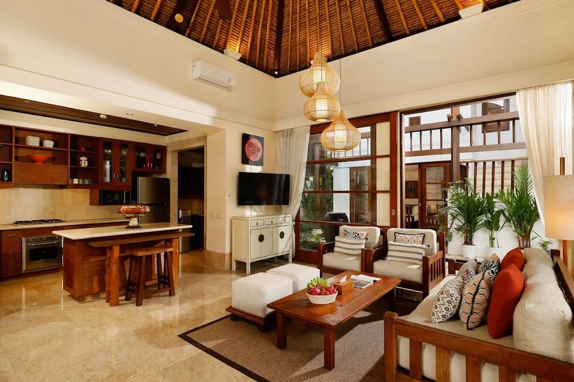 Tropical 3-Bedroom Villa with Private Pool Near Jimbaran Beach — image 7