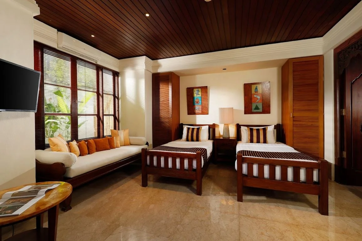 Tropical 3-Bedroom Villa with Private Pool Near Jimbaran Beach — image 17