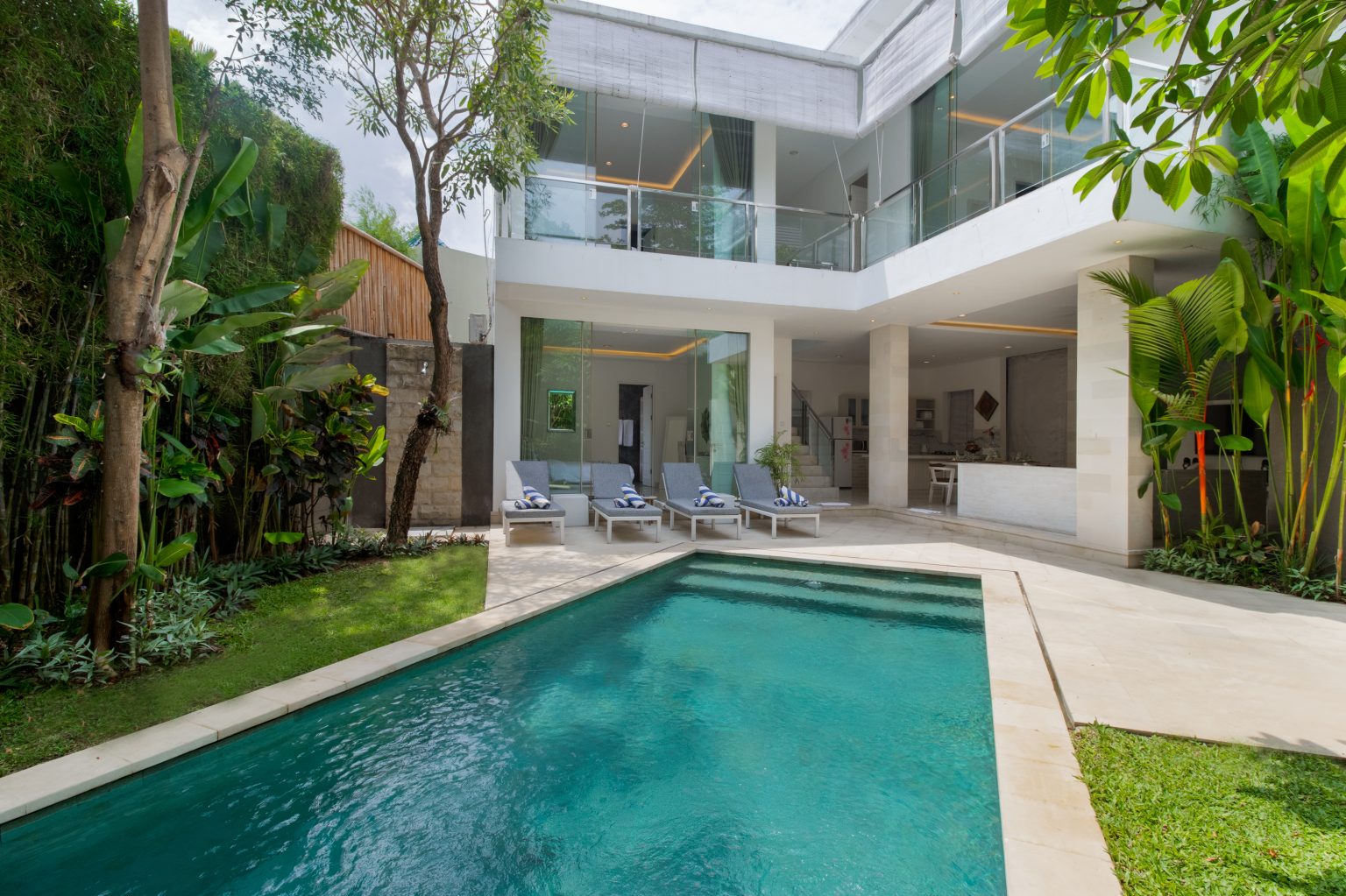 Villa Senang — 4BR Villa Rental in Seminyak — image 15