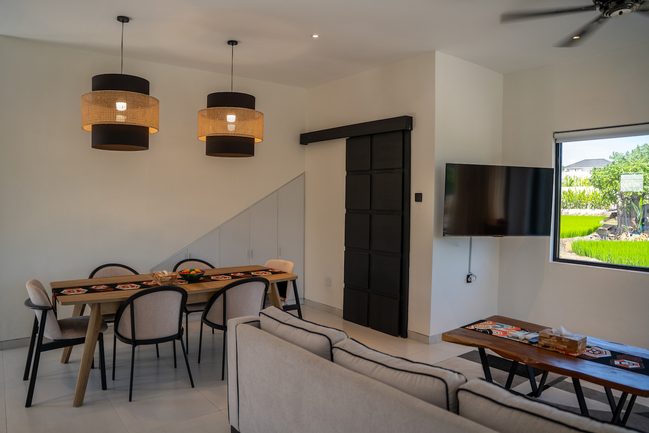 Elegant 3-Bedroom Home Overlooking Rice Fields in Tumbak Bayuh — image 8
