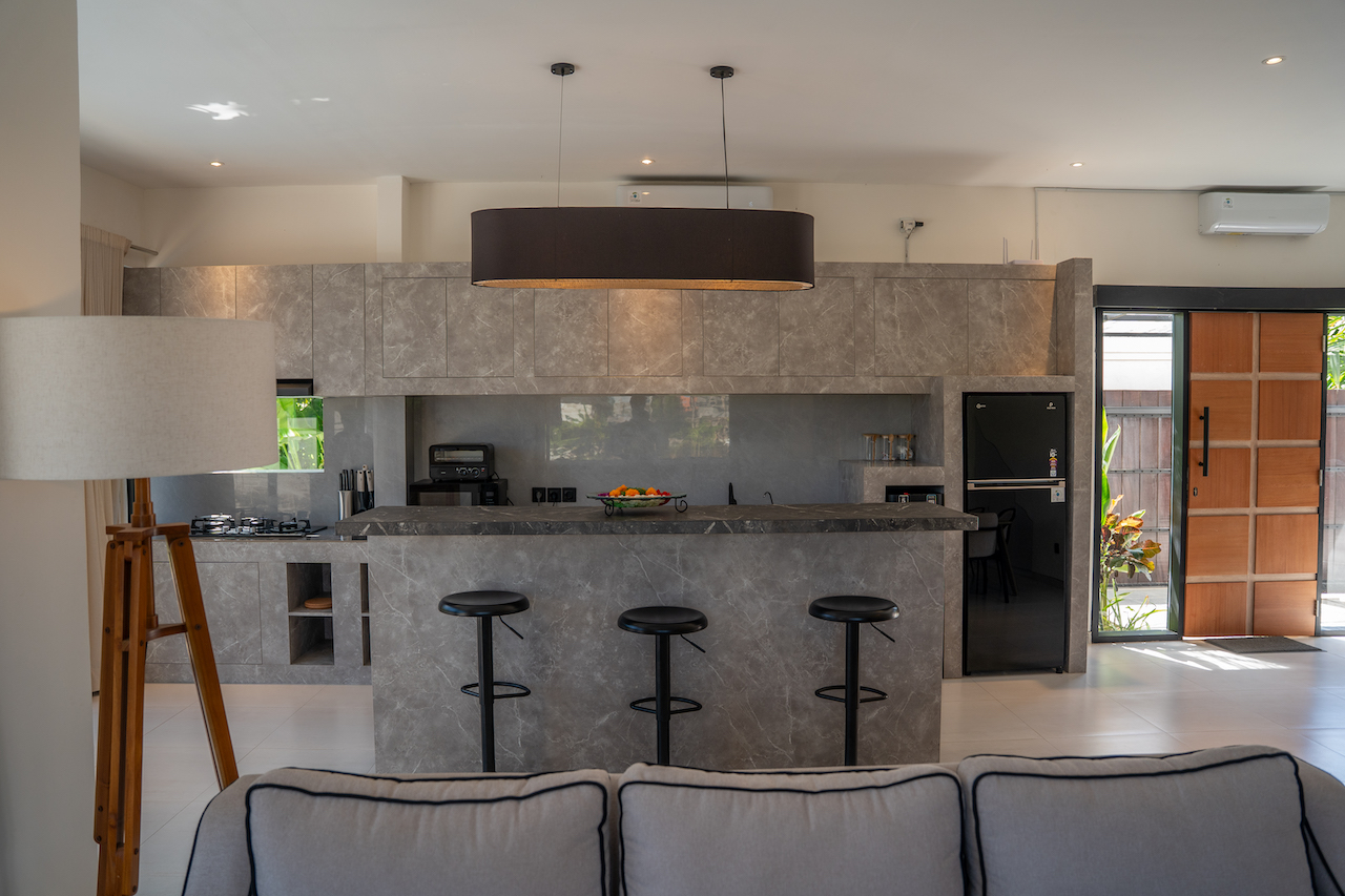 Elegant 3-Bedroom Home Overlooking Rice Fields in Tumbak Bayuh — image 10