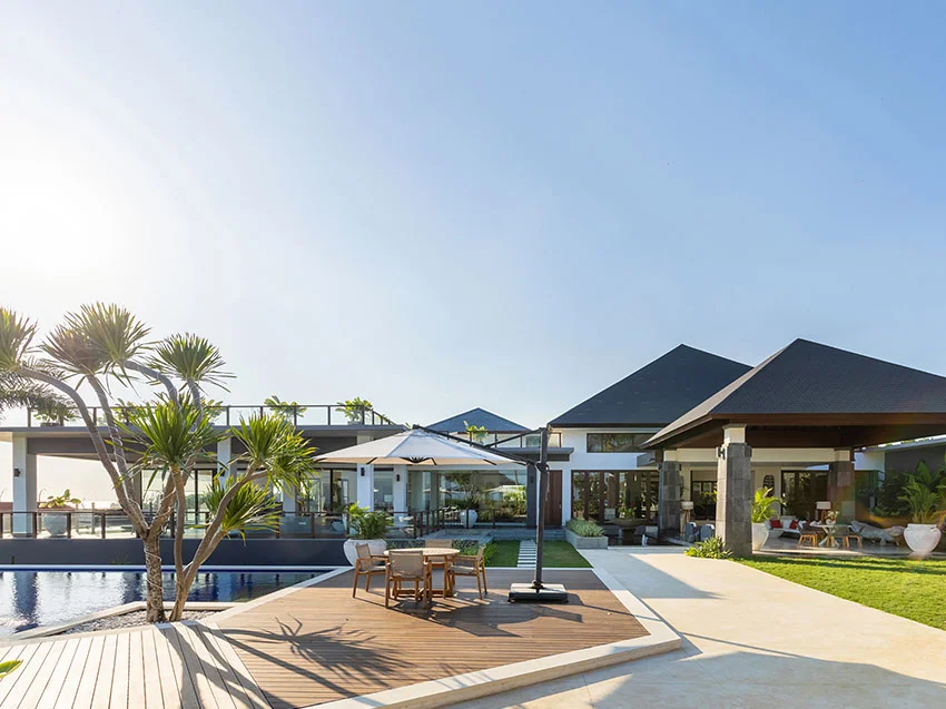6BR Seafront Luxury Villa with Ocean View in Tanah Lot — image 3