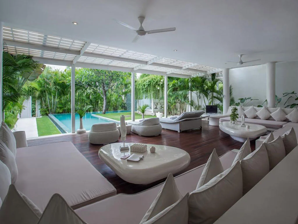 Chic 3BR Villa with Rooftop Ocean Views – 50m to Batu Belig Beach – BVI4933