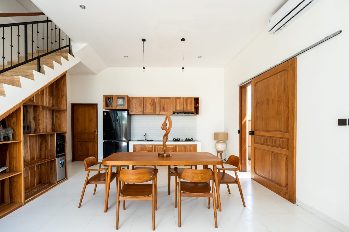 Modern 2 Bedroom Villa with Private Pool in Berawa — image 2