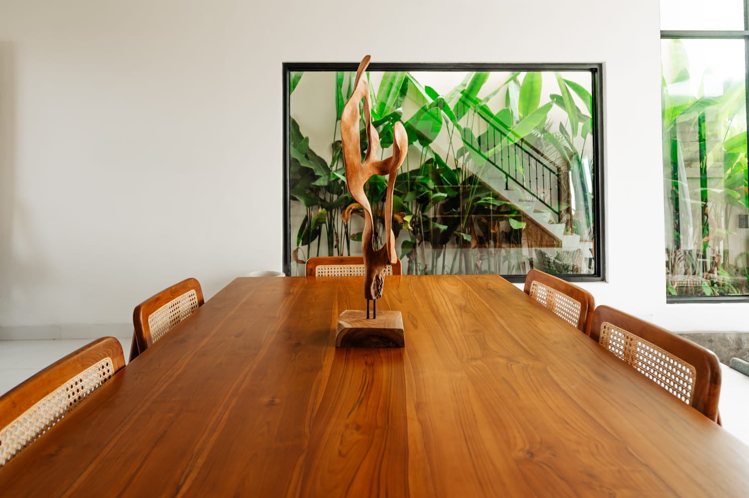 Modern 3 Bedroom Villa with Enclosed Living in Berawa — image 5