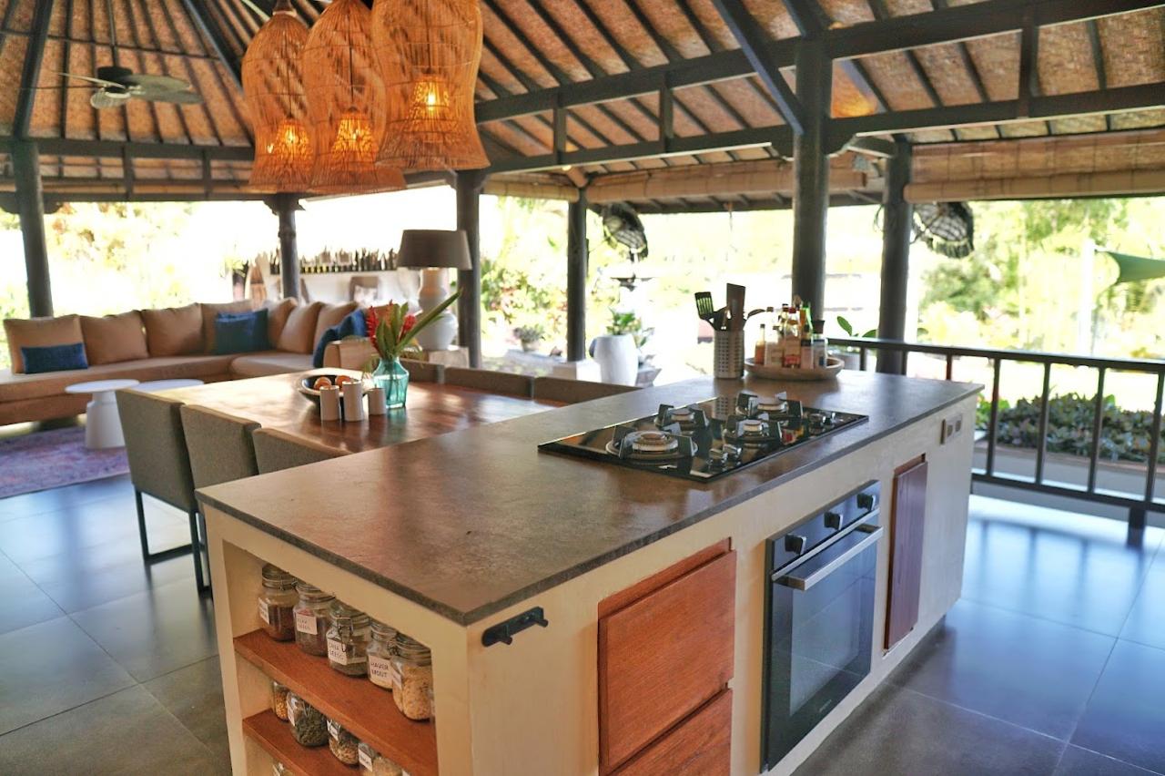 Tropical 3+1 Bedroom Family Villa for Yearly Rent in Bali — image 9