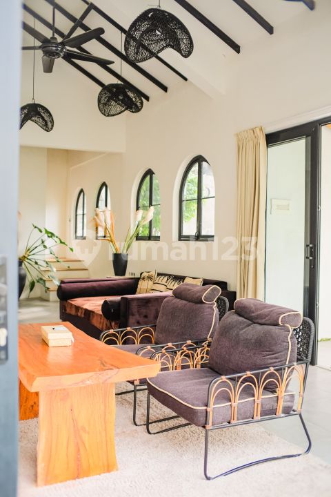 3-Bedroom Villa in Kerobokan with Swimming Pool and Wifi, 6 Minutes to SLK School — image 1