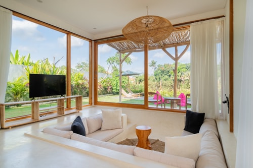 Gigi Sun - 3 Bedroom Villa with Pool, Canggu in Canggu, Bali — image 2