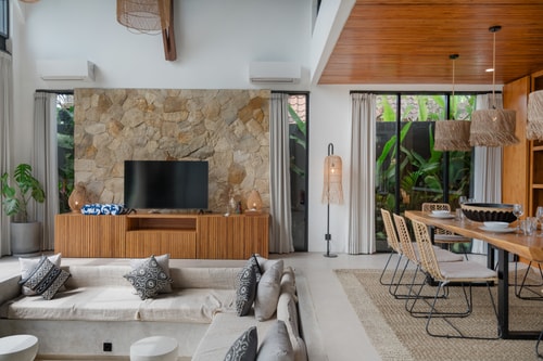 Tukad Hut - 2BR Rustic Villa with Pool, Near Cafés in Dalung, Bali — image 2