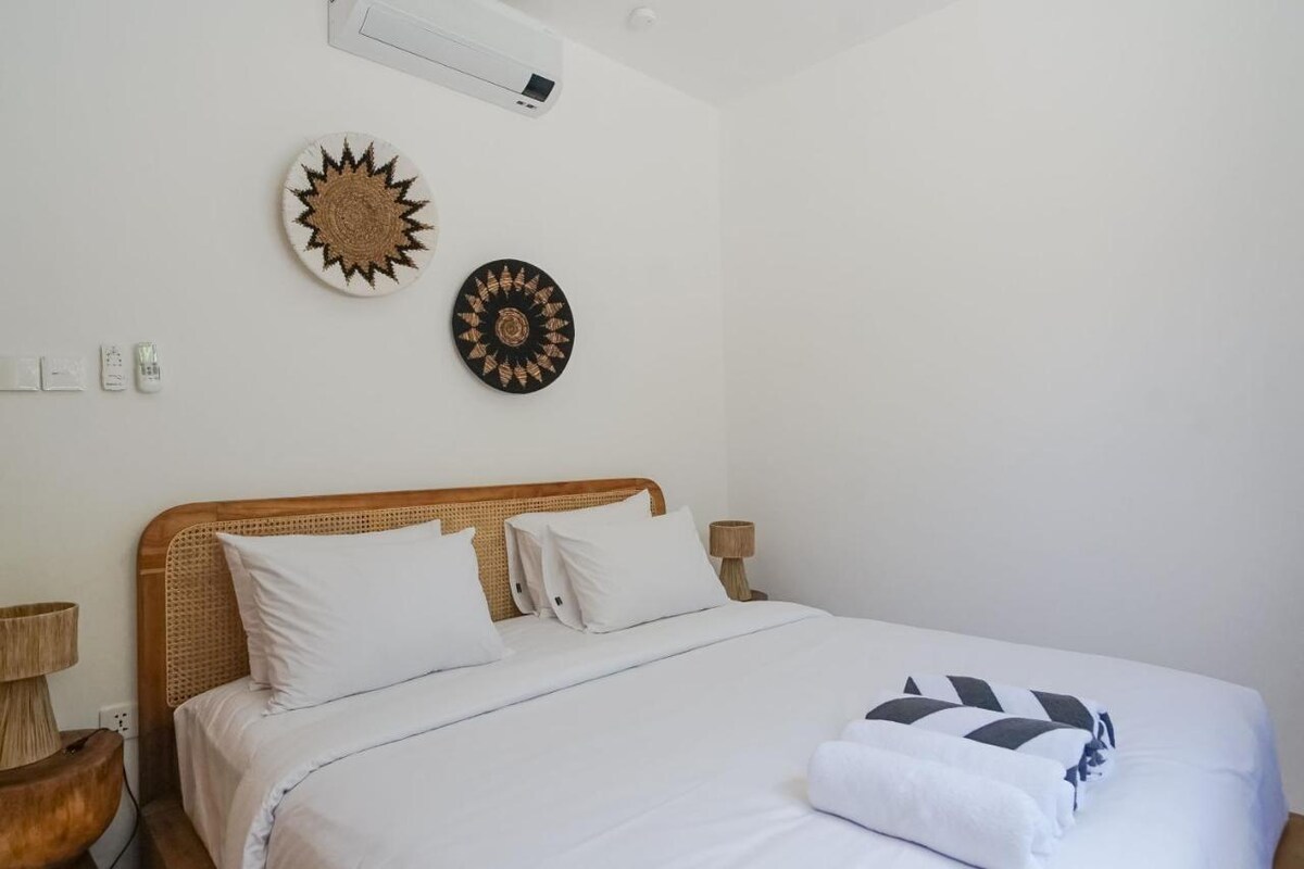 Sleek Designer Retreat 4 Bedroom Private Villa in Canggu — image 6