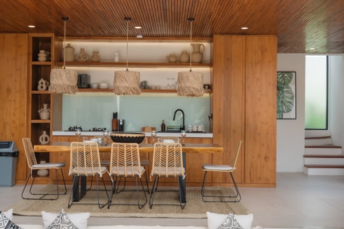 Tukad Hut - 2BR Rustic Villa with Pool, Near Cafés in Dalung, Bali — image 4