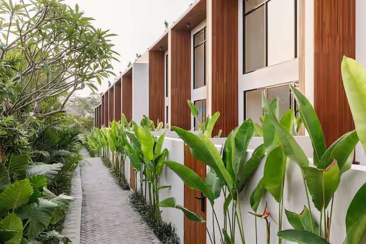 Stylish 1BR Beachfront Villa with Rooftop BBQ in Canggu, Bali — image 15