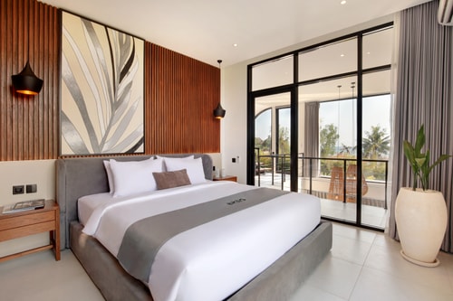 Artistic 4BR Coastal Villa w/ Infinity Pool & Sauna in Canggu, Bali — image 4