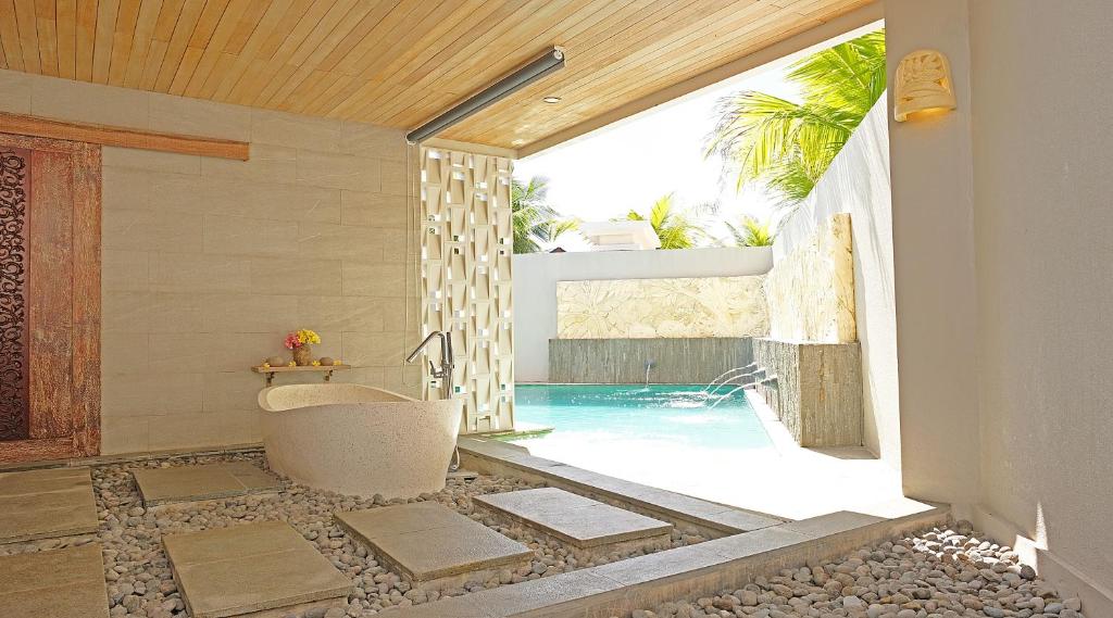 Tropical Luxe Hideaway 1 Bedroom Private Villa in Jimbaran — image 3