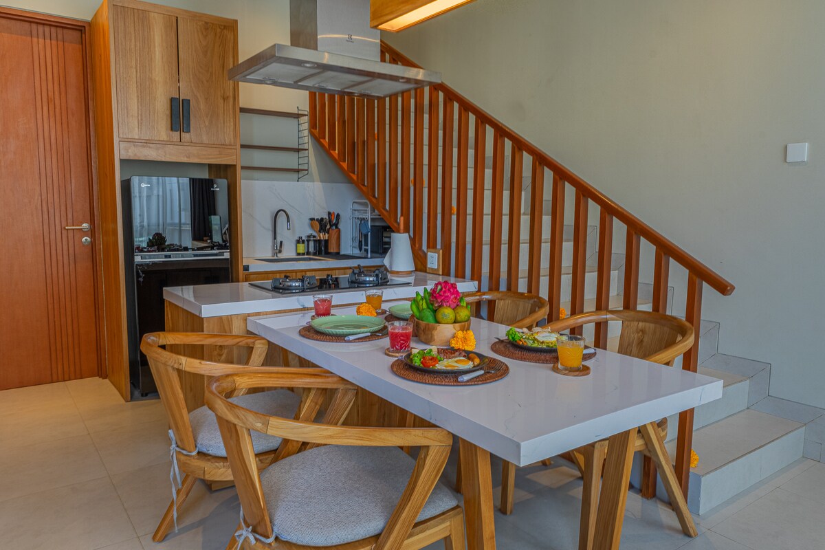 Central Tropical Hideaway 3 Bedroom Private Villa in Canggu — image 10