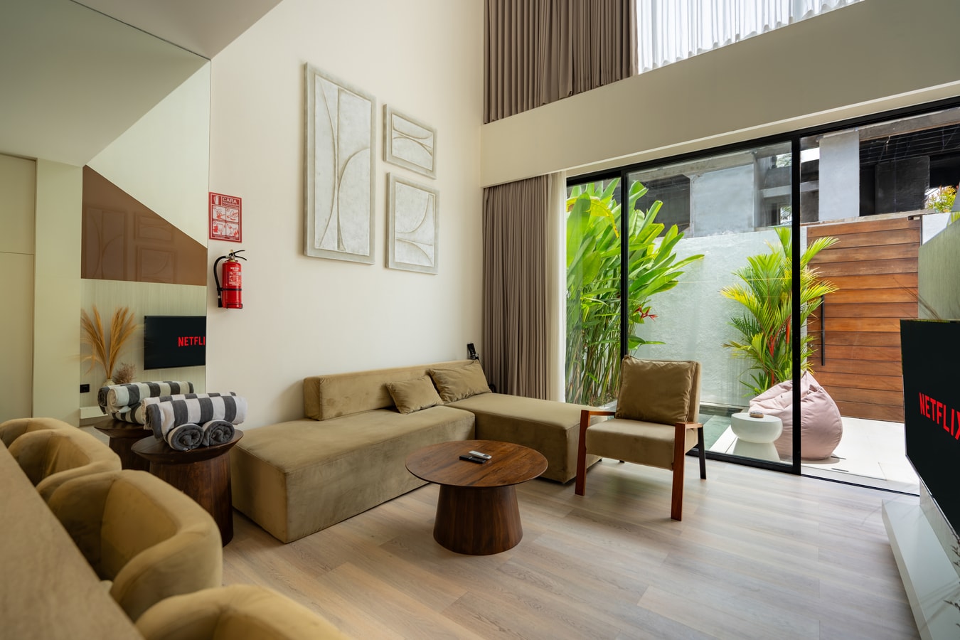Oasis 8 - 2BR Pool Villa, Near Batu Bolong Beach in Canggu, Bali — image 17
