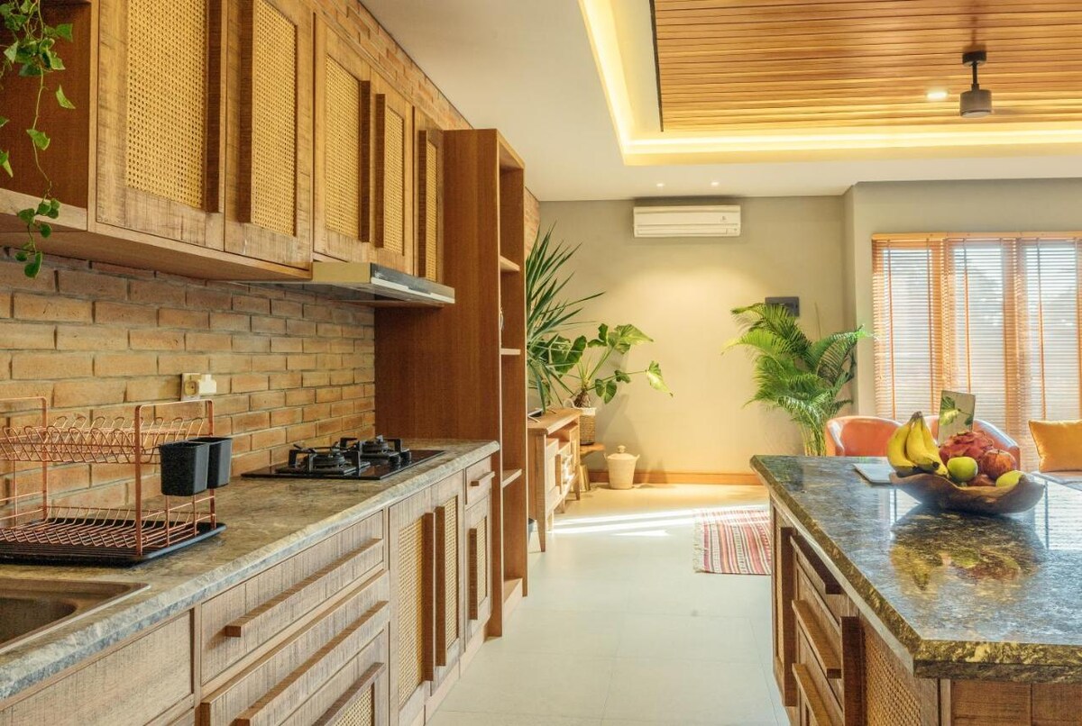 Lush Teakwood Modern 3 Bedroom Private Villa in Canggu — image 11