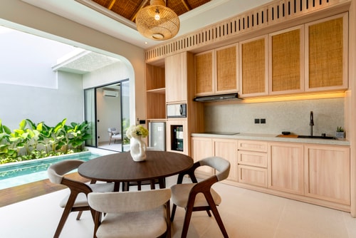 Deneva 5 - Pool & Bathtub Villa, Near Beaches in Canggu, Bali — image 4