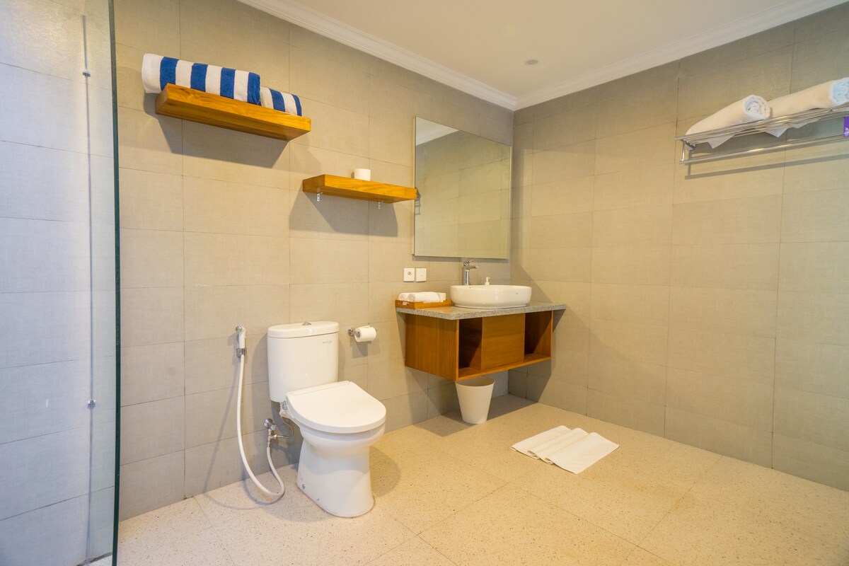 Cheerful Plunge Pool Hideaway 2 Bedroom Private Villa in Canggu — image 1