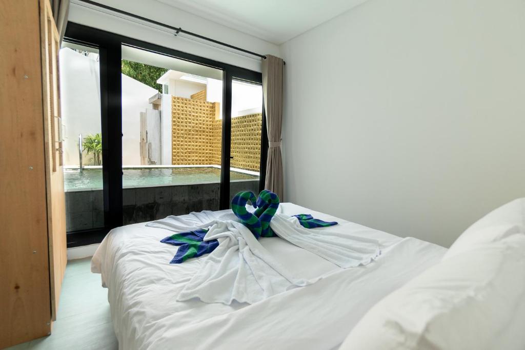 Minimalist Modern Retreat 2 Bedroom Private Villa in Canggu — image 1