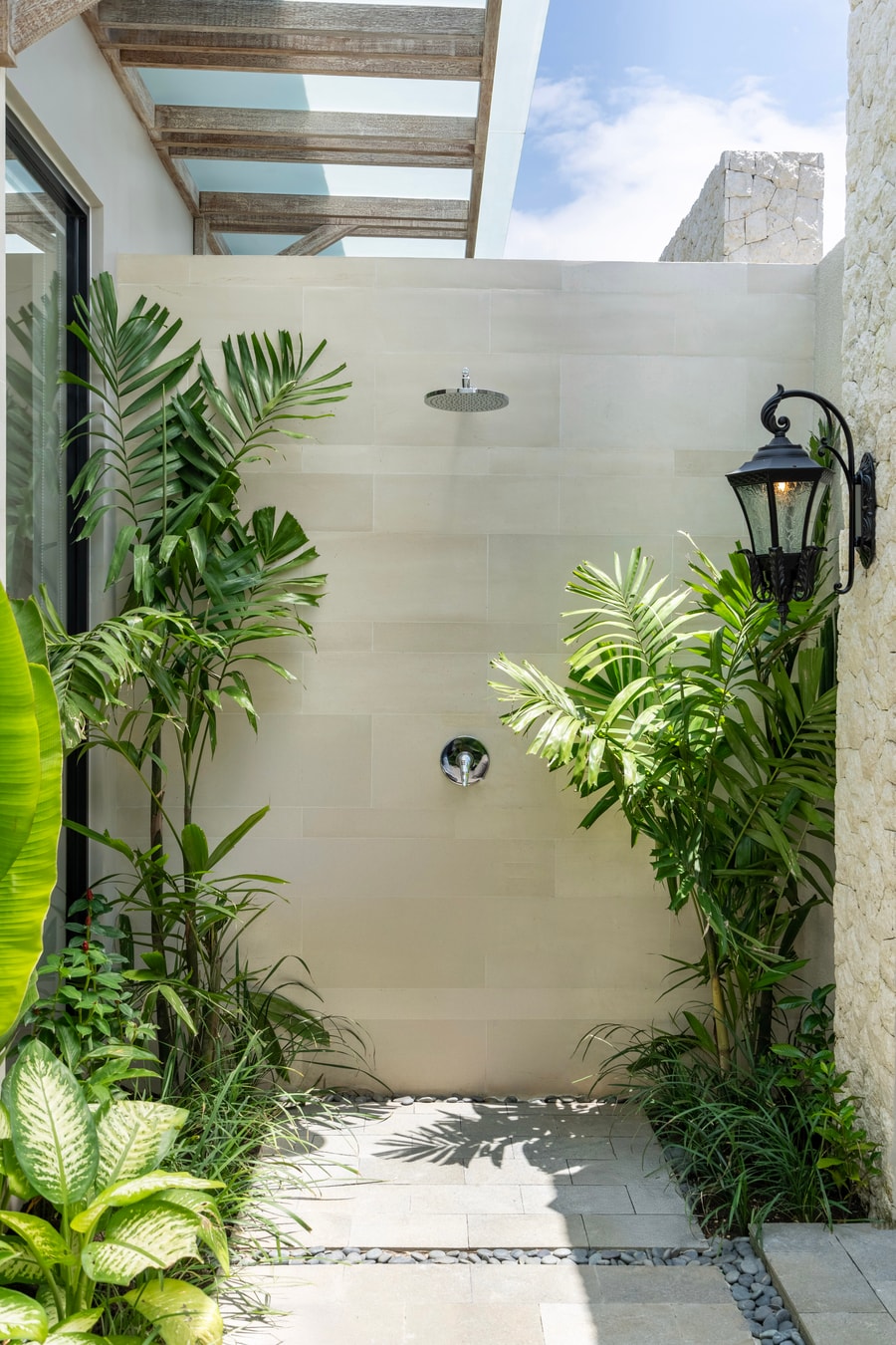 1BR Canggu Villa | Pool & Bathtub, Near Cafés in Canggu, Bali — image 17