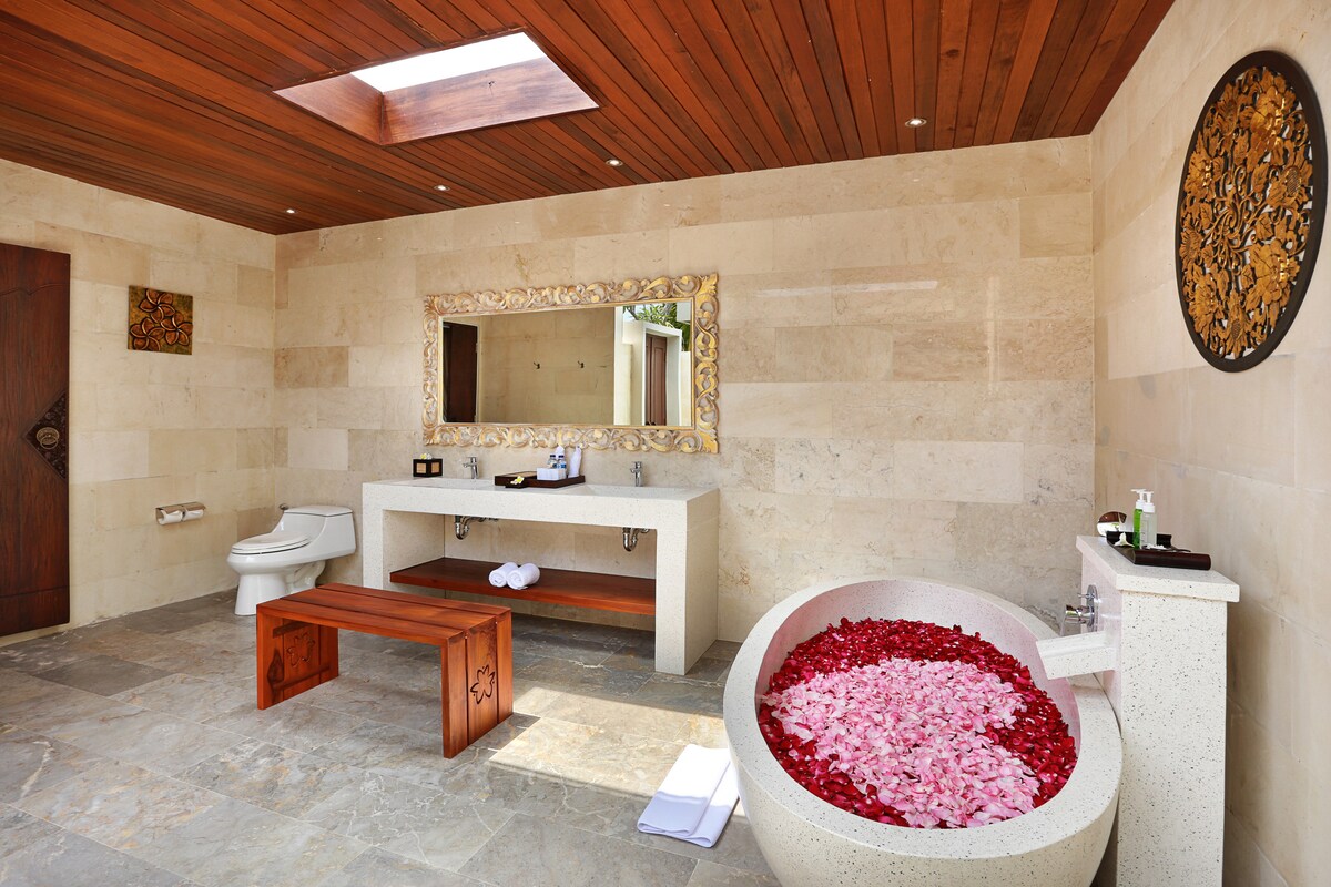 Modern Tropical Charm 1 Bedroom Private Villa in Jimbaran — image 9