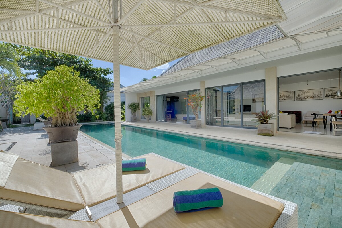 Elegant Whitewashed Haven 3 Bedroom Private Villa in Canggu