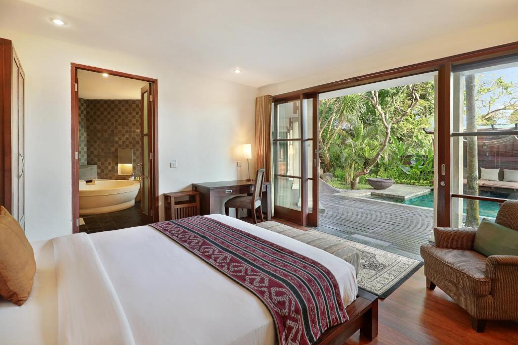 Sunlit Luxe Sanctuary 3 Bedroom Private Villa in Jimbaran — image 6