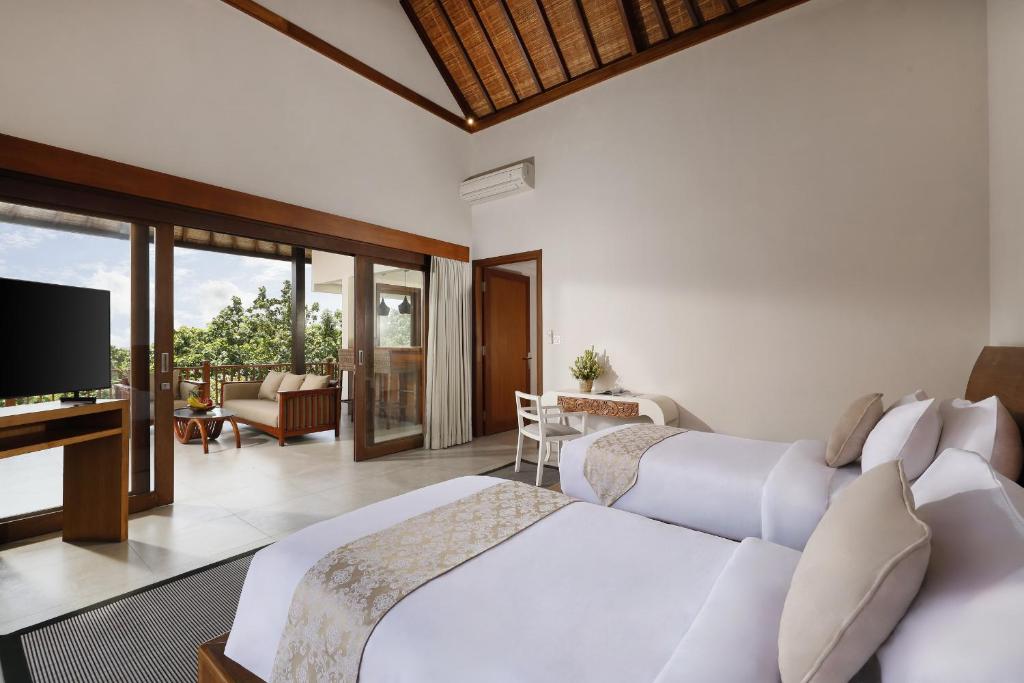 Vibrant Poolside Energy 6 Bedroom Private Villa in Canggu — image 4