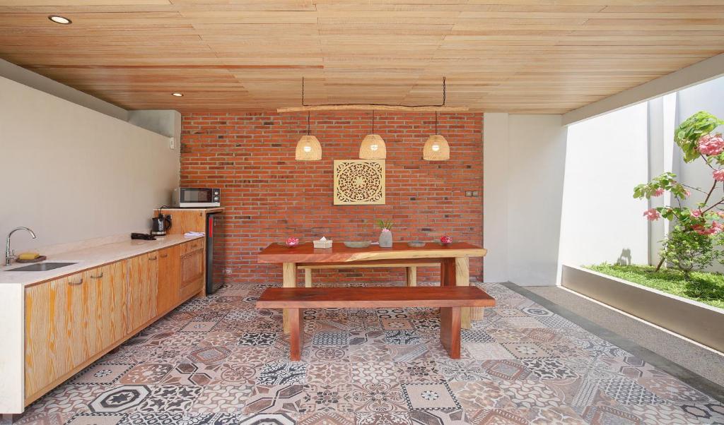 Brand New Luxe 1 Bedroom Private Villa in Jimbaran — image 6