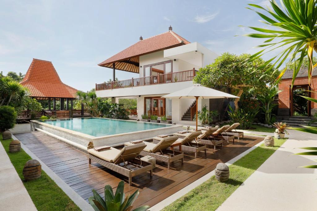 Vibrant Poolside Energy 6 Bedroom Private Villa in Canggu — image 12