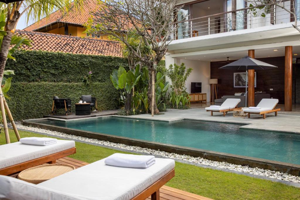 Timeless Garden Retreat 3 Bedroom Private Villa in Canggu — image 7
