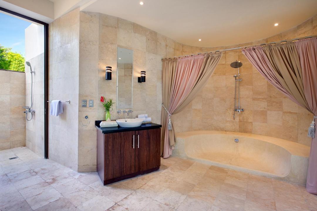 Panoramic Ocean Crown 10 Bedroom Private Villa in Jimbaran — image 10