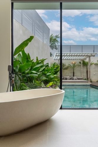 Deneva 10 - Pool & Bathtub Villa, Near Beaches in Canggu, Bali — image 8