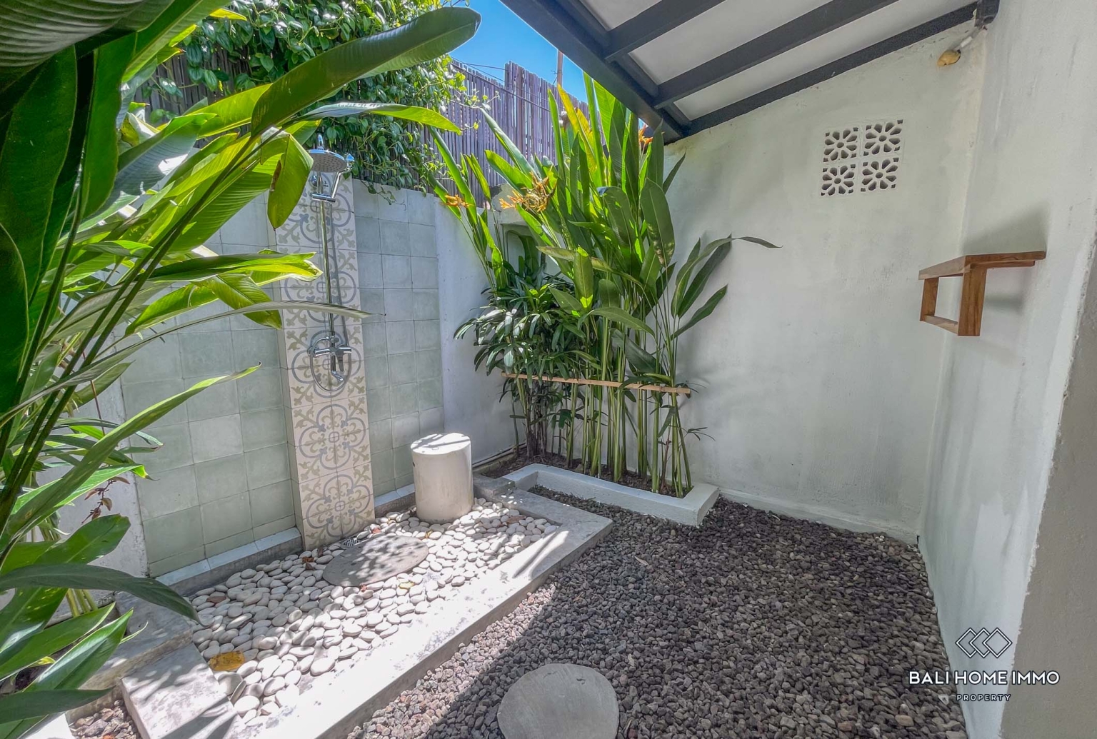 Beautiful 2 Bedrooms villa for rental in Bali Canggu residential side Buduk — image 11
