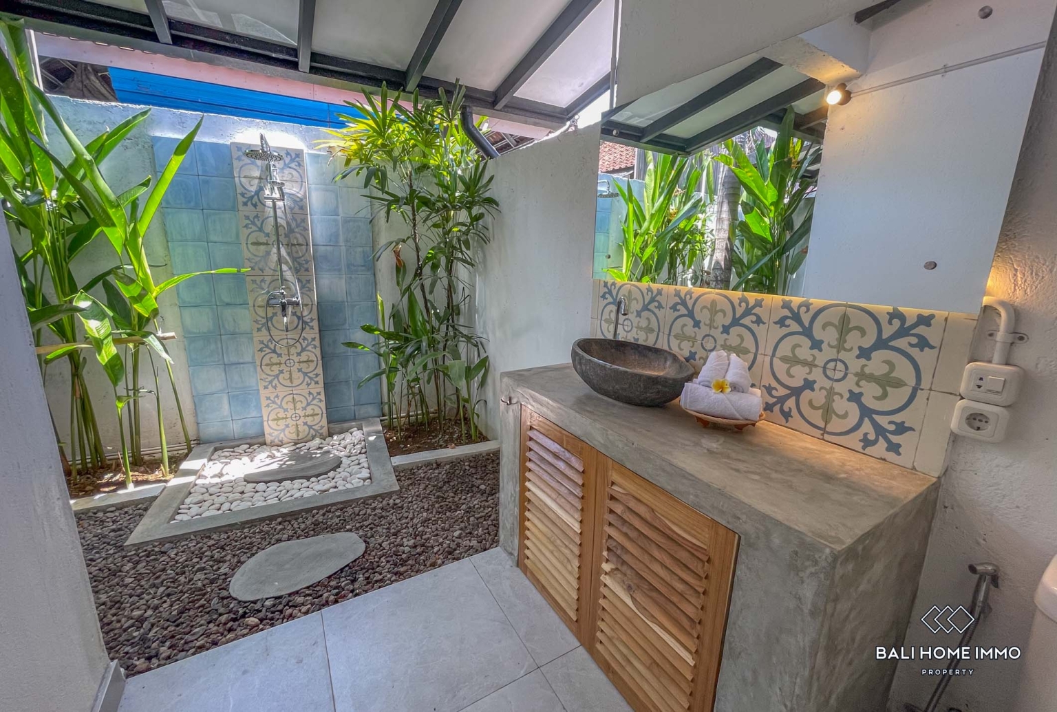 Beautiful 2 Bedrooms villa for rental in Bali Canggu residential side Buduk — image 10