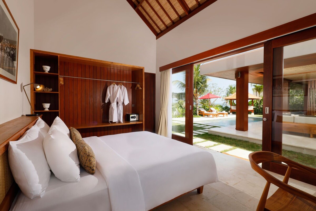 Secluded Coastal Hideaway 3 Bedroom Private Villa in Tabanan — image 2