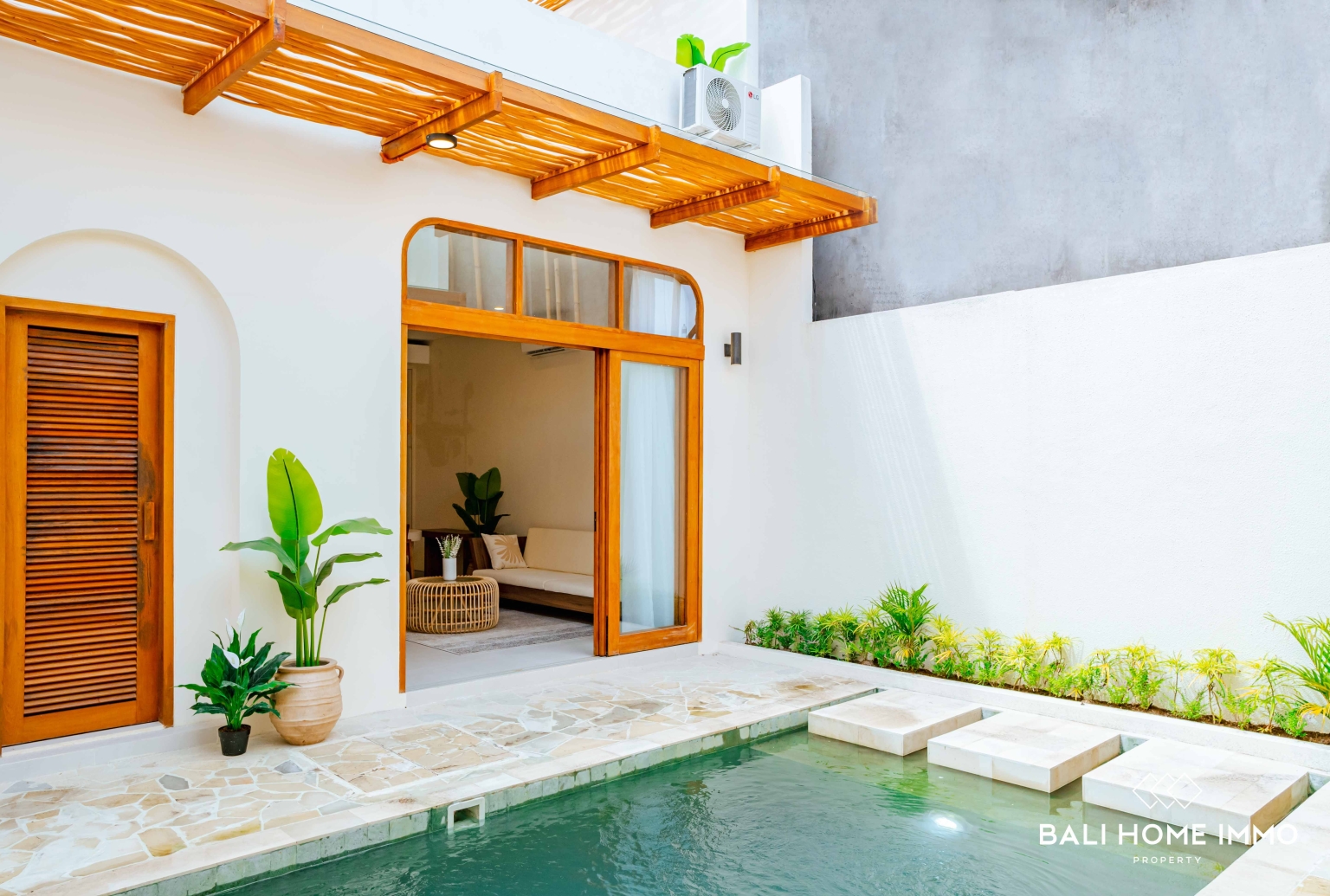 BRAND NEW 2 BEDROOMS VILLA FOR MONTHLY AND YEARLY RENT BALI - UNGASAN