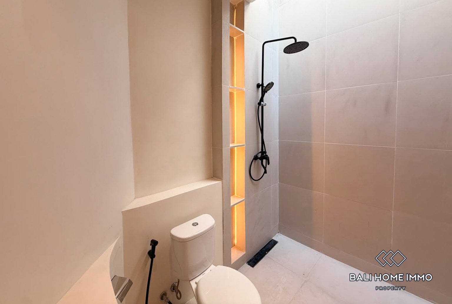 Brand New 3 Bedroom Villa For Rent Canggu Batu Bolong — image 10