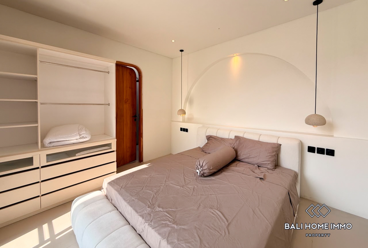Brand New 3 Bedroom Villa For Rent Canggu Batu Bolong — image 6