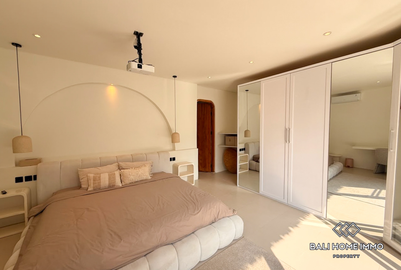 Brand New 3 Bedroom Villa For Rent Canggu Batu Bolong — image 5