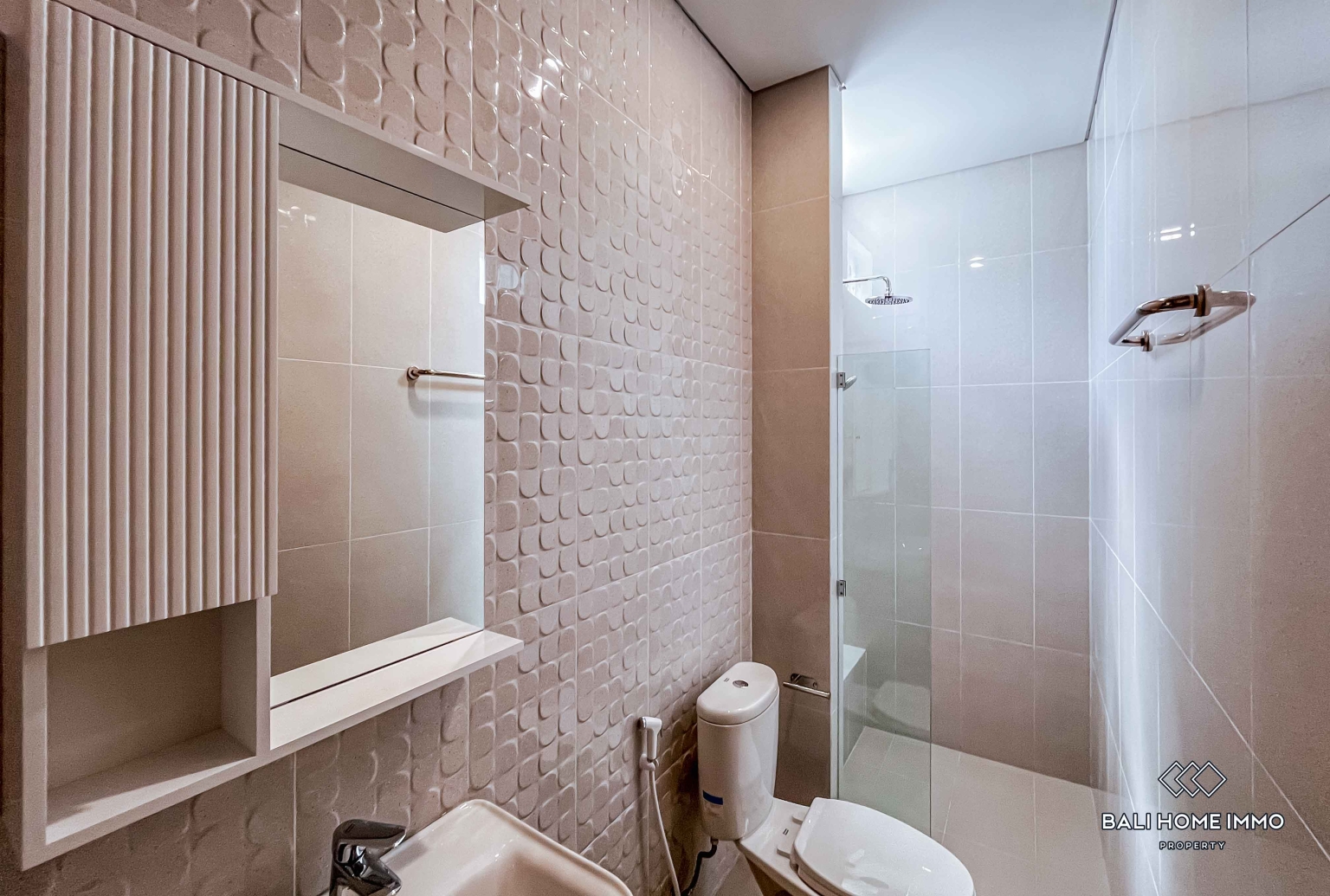 BRAND NEW 3 BEDROOMS VILLA FOR YEARLY & MONTHLY RENTAL IN WEST UNGASAN — image 17