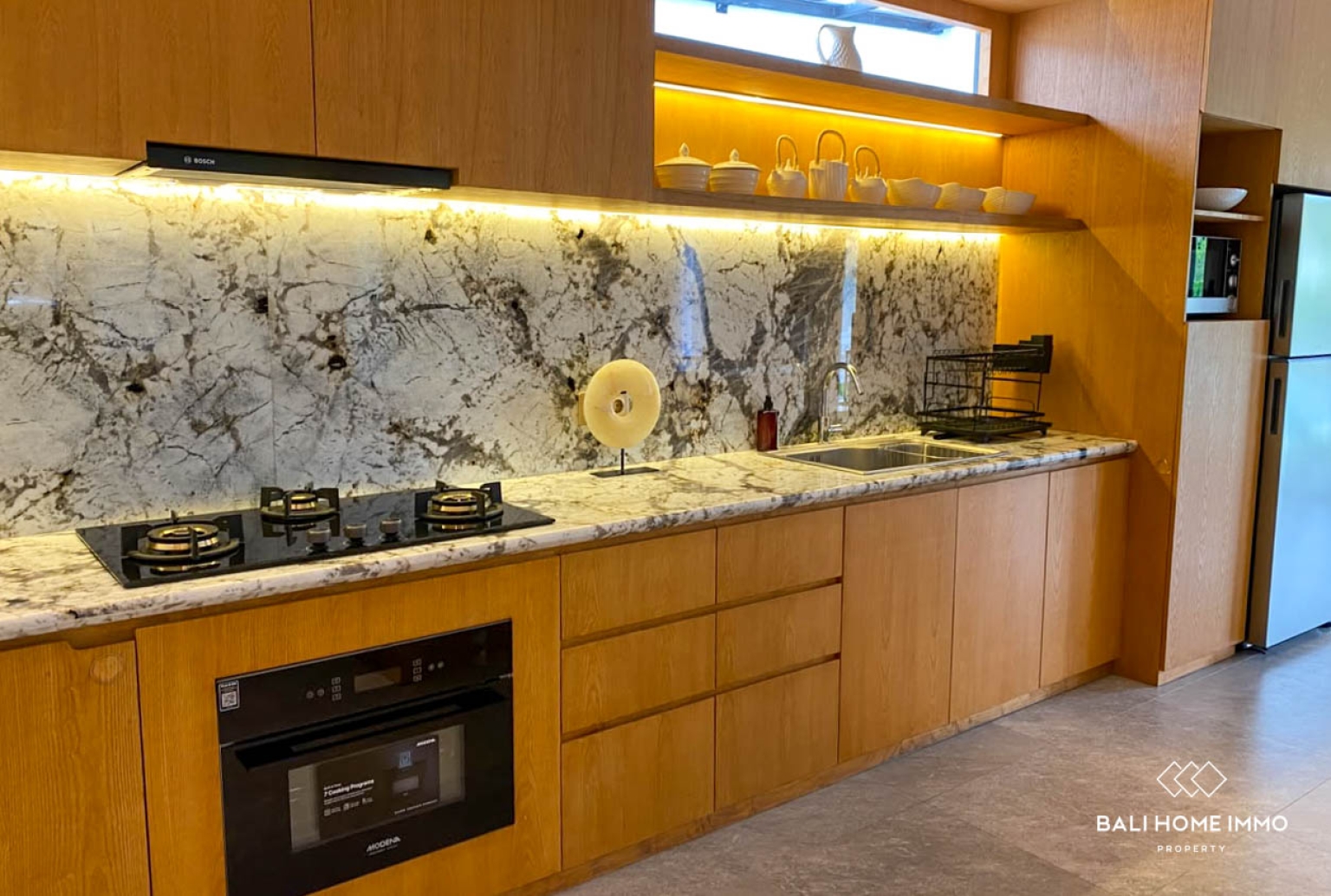 BRAND NEW MODERN 4 BEDROOM VILLA FOR RENT IN TUMBAK BAYUH — image 5