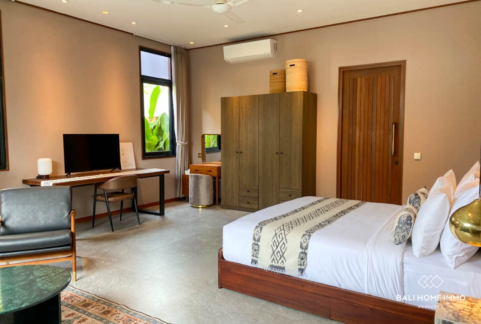 BRAND NEW MODERN 4 BEDROOM VILLA FOR RENT IN TUMBAK BAYUH — image 9
