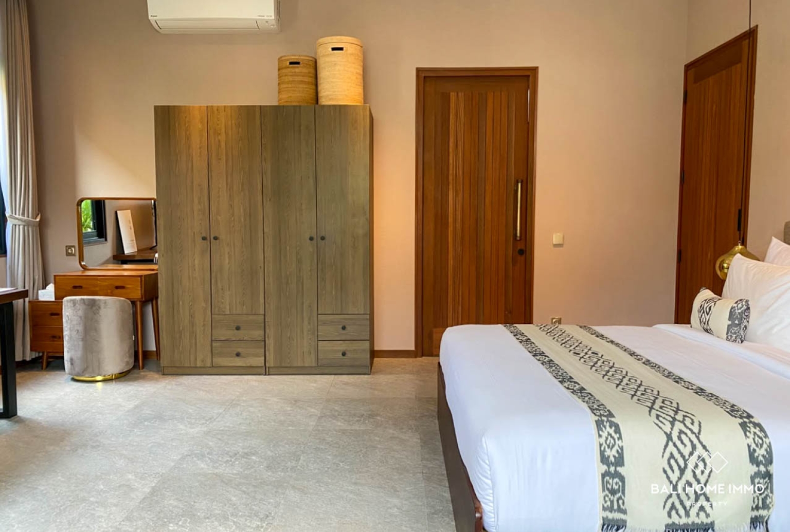 BRAND NEW MODERN 4 BEDROOM VILLA FOR RENT IN TUMBAK BAYUH — image 14